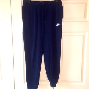 🔷🔷Nike navy blue sweatpants. Size medium.